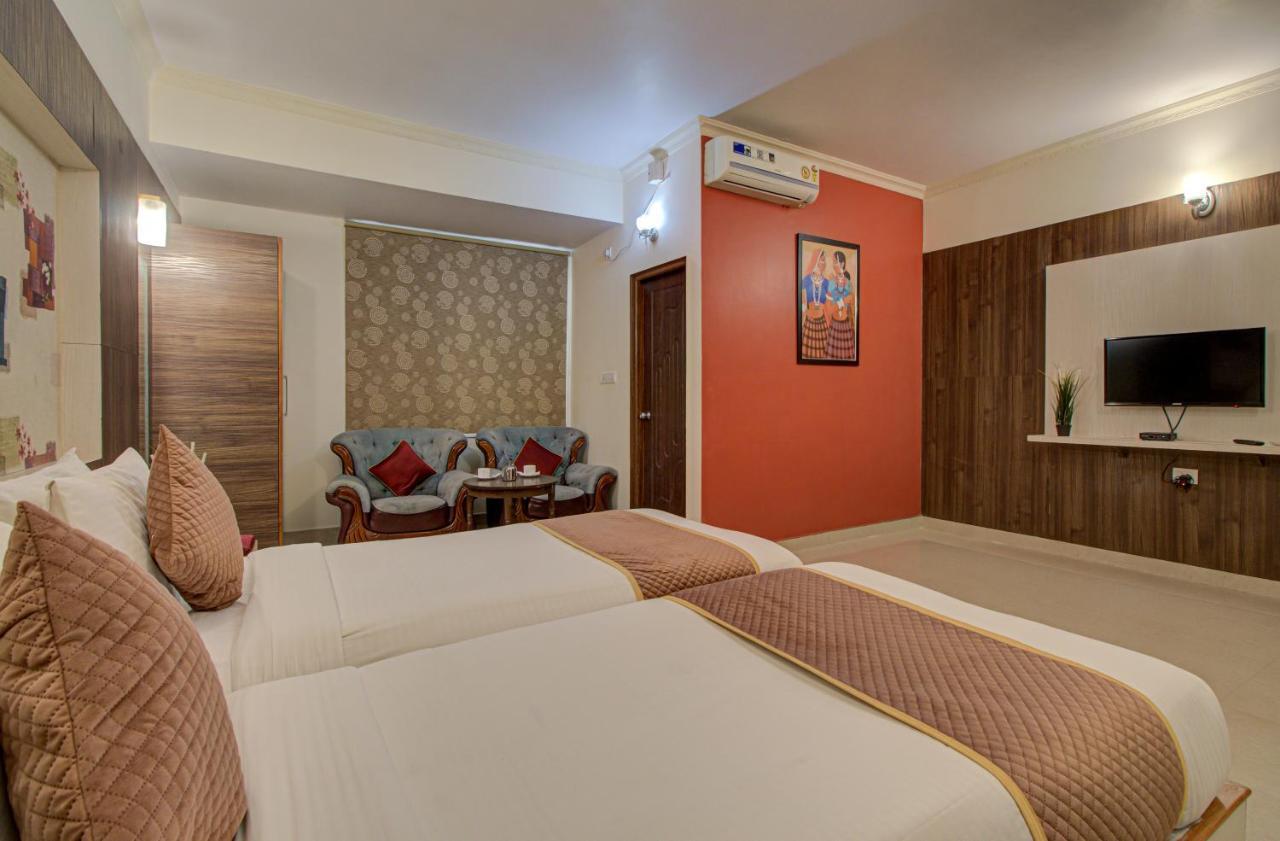 Hotel Royal Classio, Bangalore Bagian luar foto