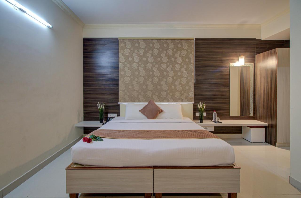 Hotel Royal Classio, Bangalore Bagian luar foto